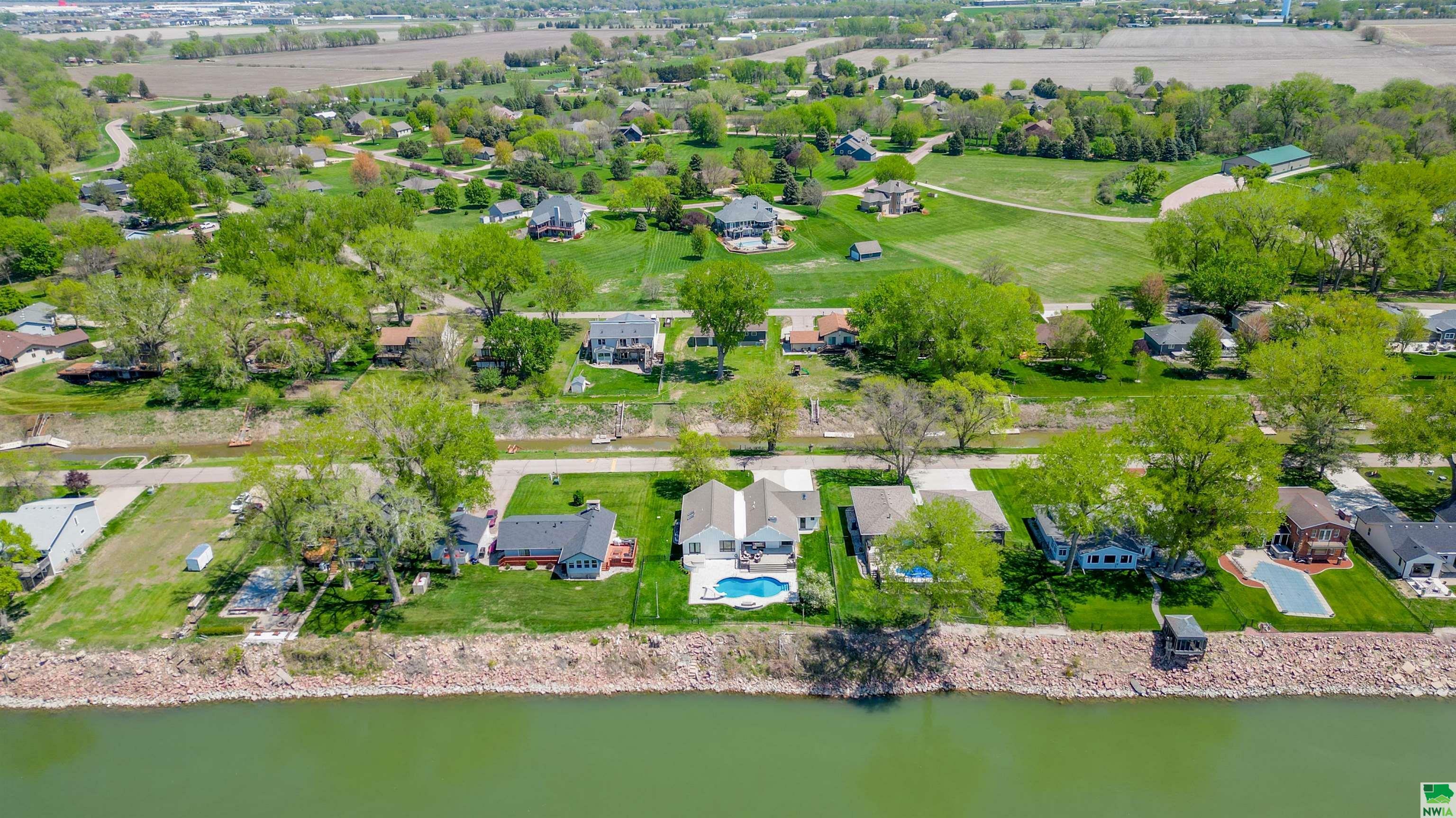 Property Photo: 13 Edgewater Lane SD 57049