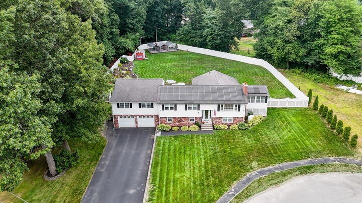 Property Photo: 6 Montclair Cir MA 01821