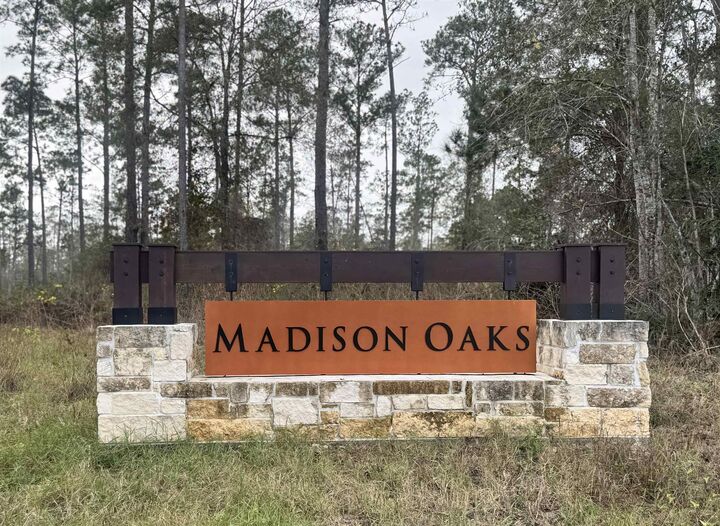 Property Photo: 11225 Oak Forest Lane TX 77705