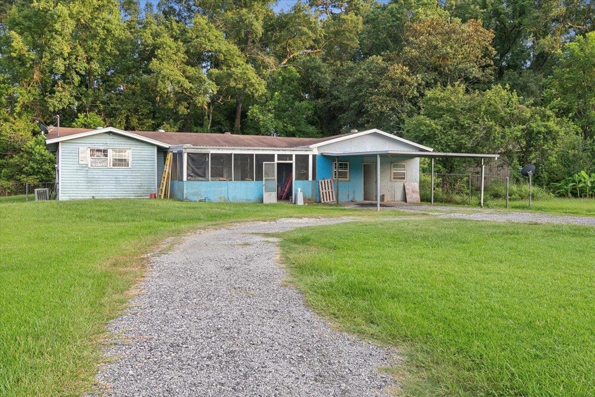 Property Photo: 530 Azalea TX 77662