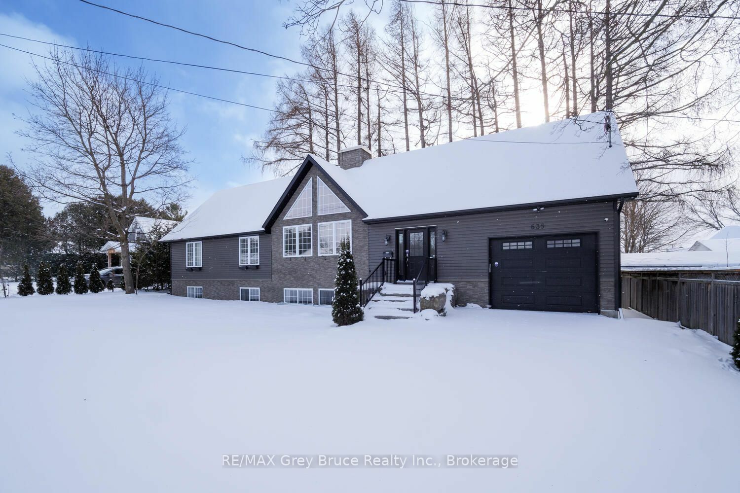 Property Photo:  635 18th St E  ON N4K 2J5 