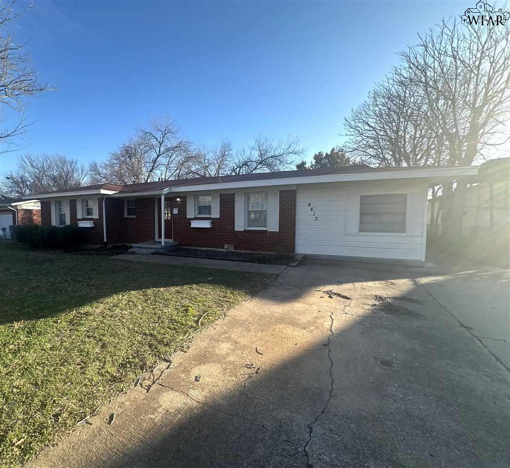 Property Photo: 4413 Phillips Drive TX 76308