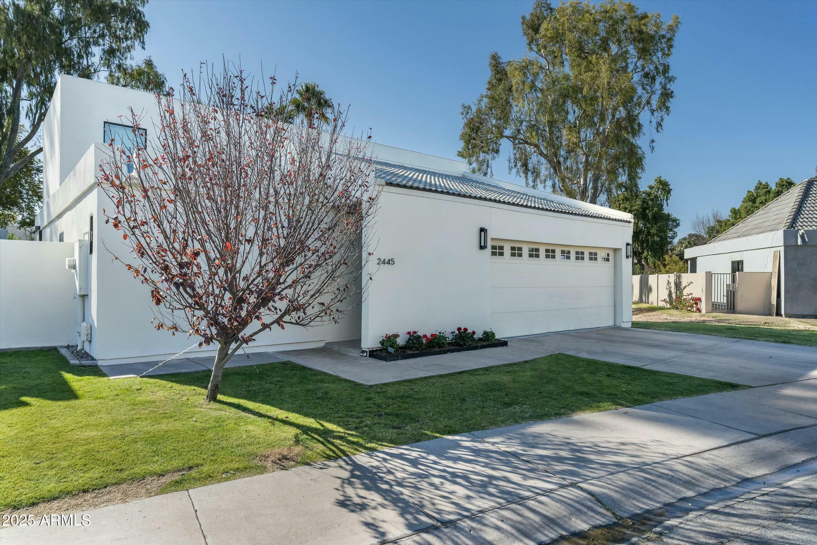 Property Photo: 2445 E Oregon Avenue AZ 85016