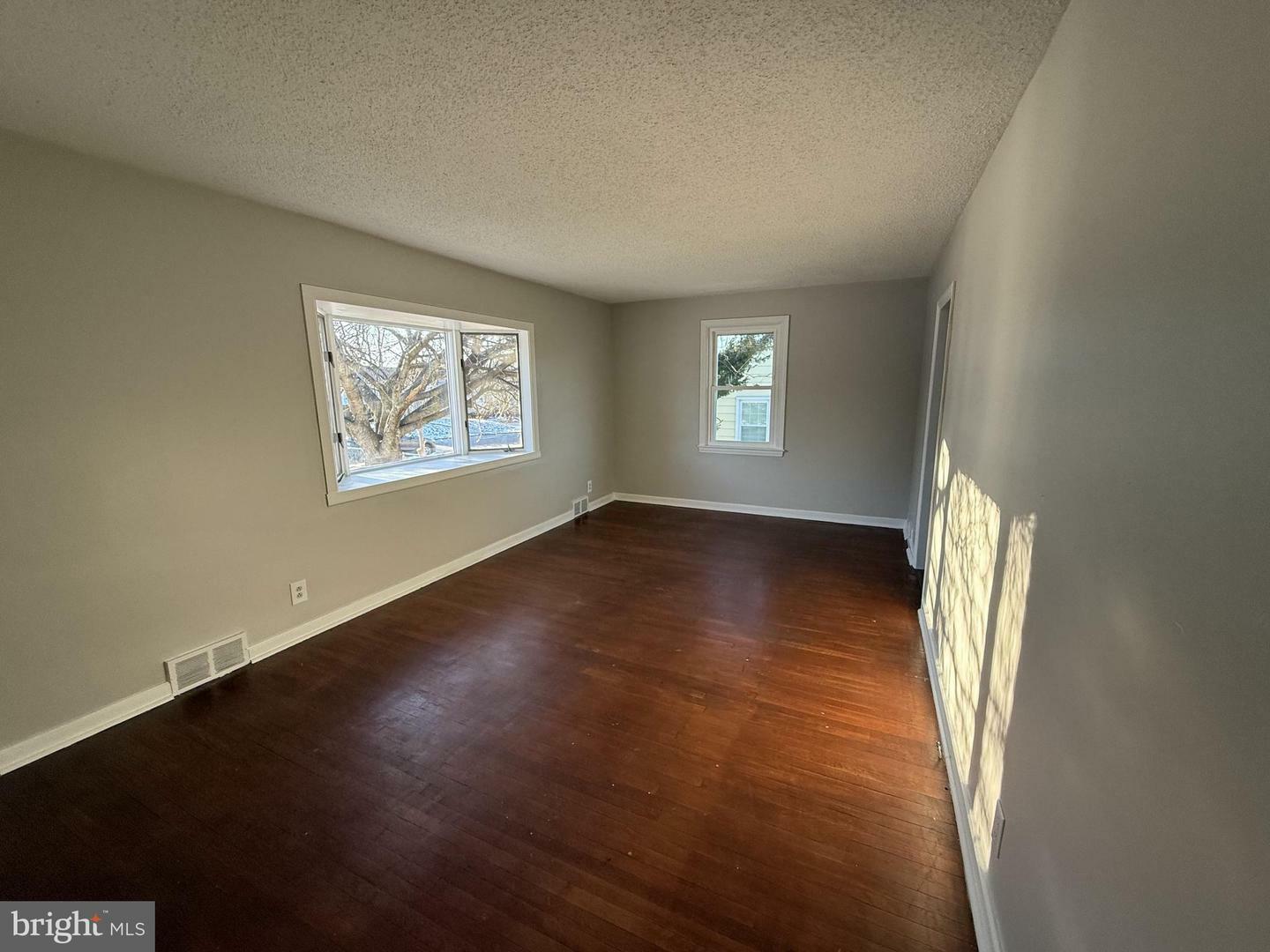 Property Photo:  2701 Fair Oaks Avenue  PA 19040 