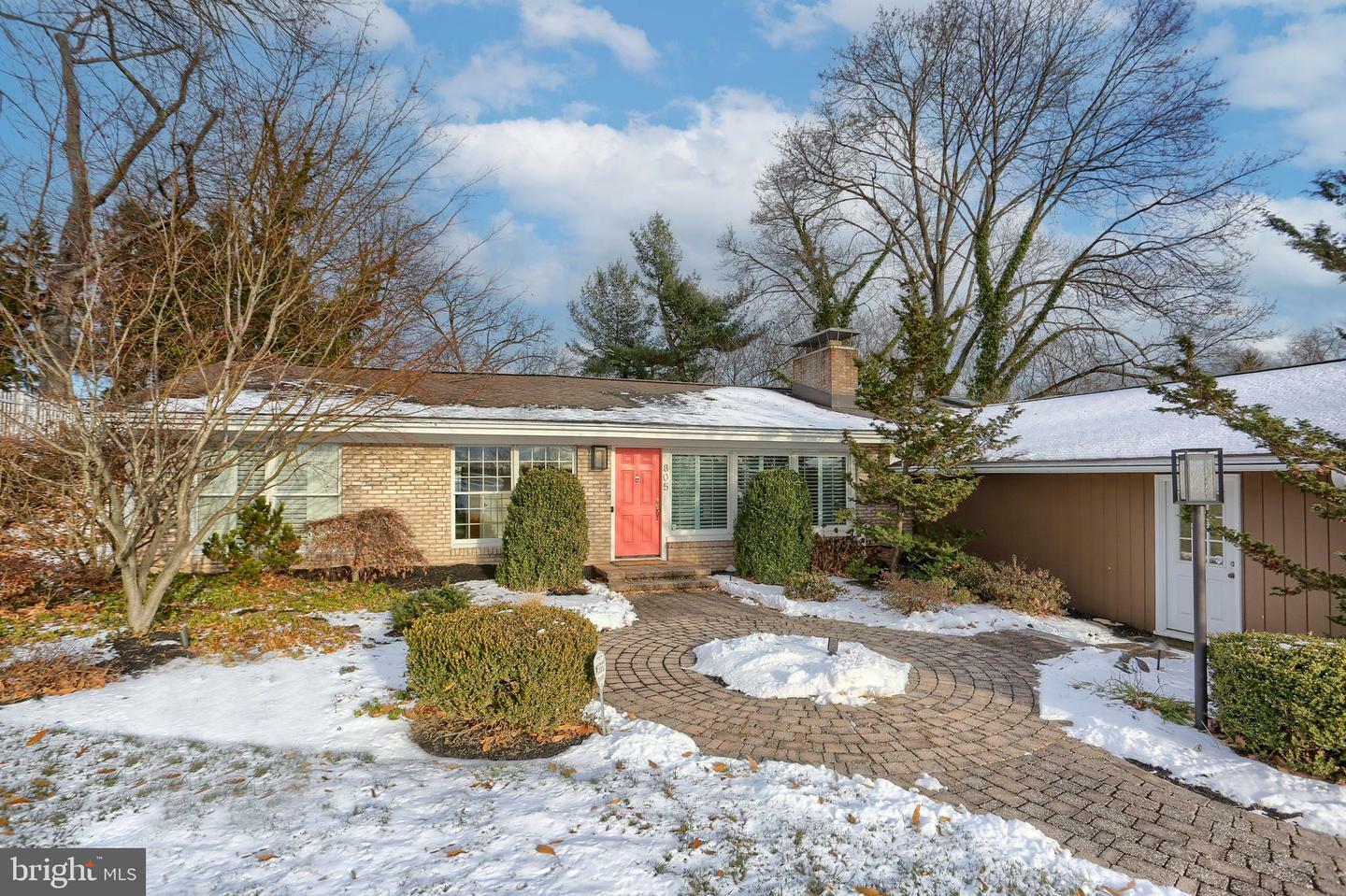 Property Photo:  805 Country Club Road  PA 17011 