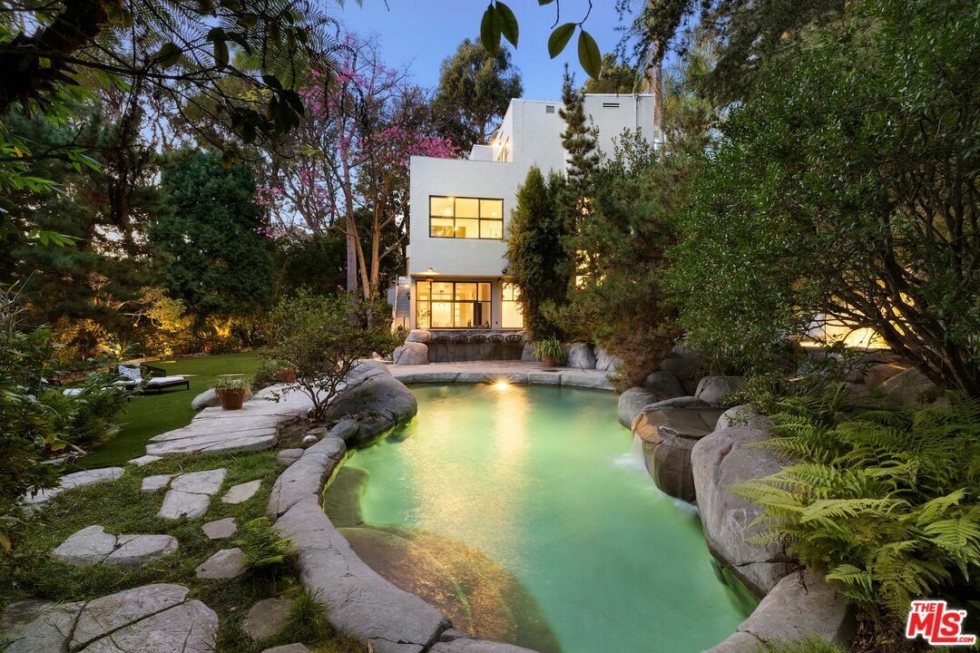 2477 Canyon Oak Dr  Los Angeles CA 90068 photo