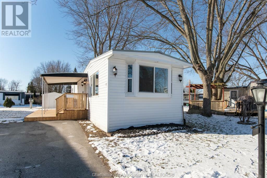 Photo de la propriété:  57 Ascot Court  ON N7L 4G7 