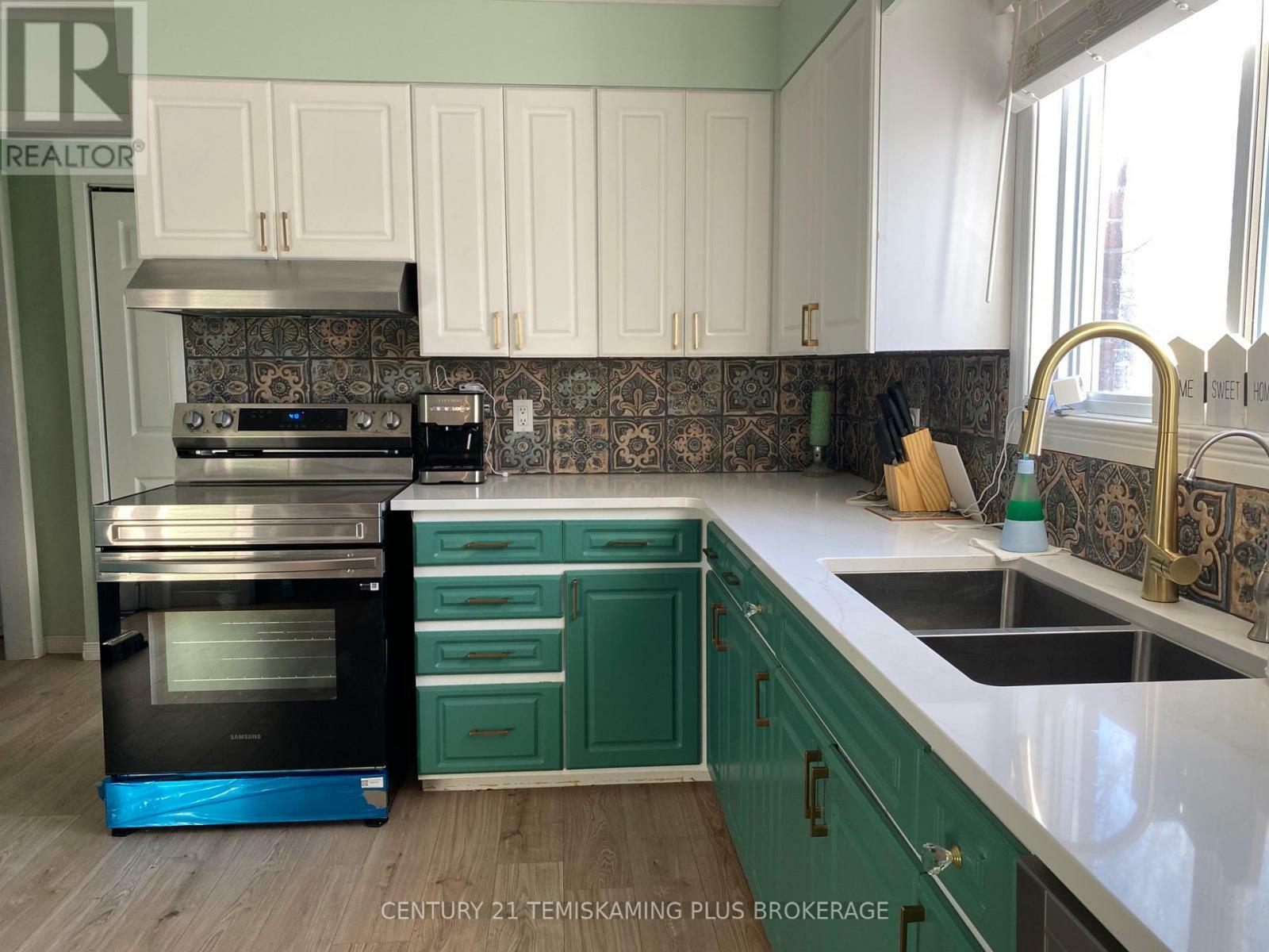 Photo de la propriété: 164 Whitewood Avenue West ON P0J 1P0