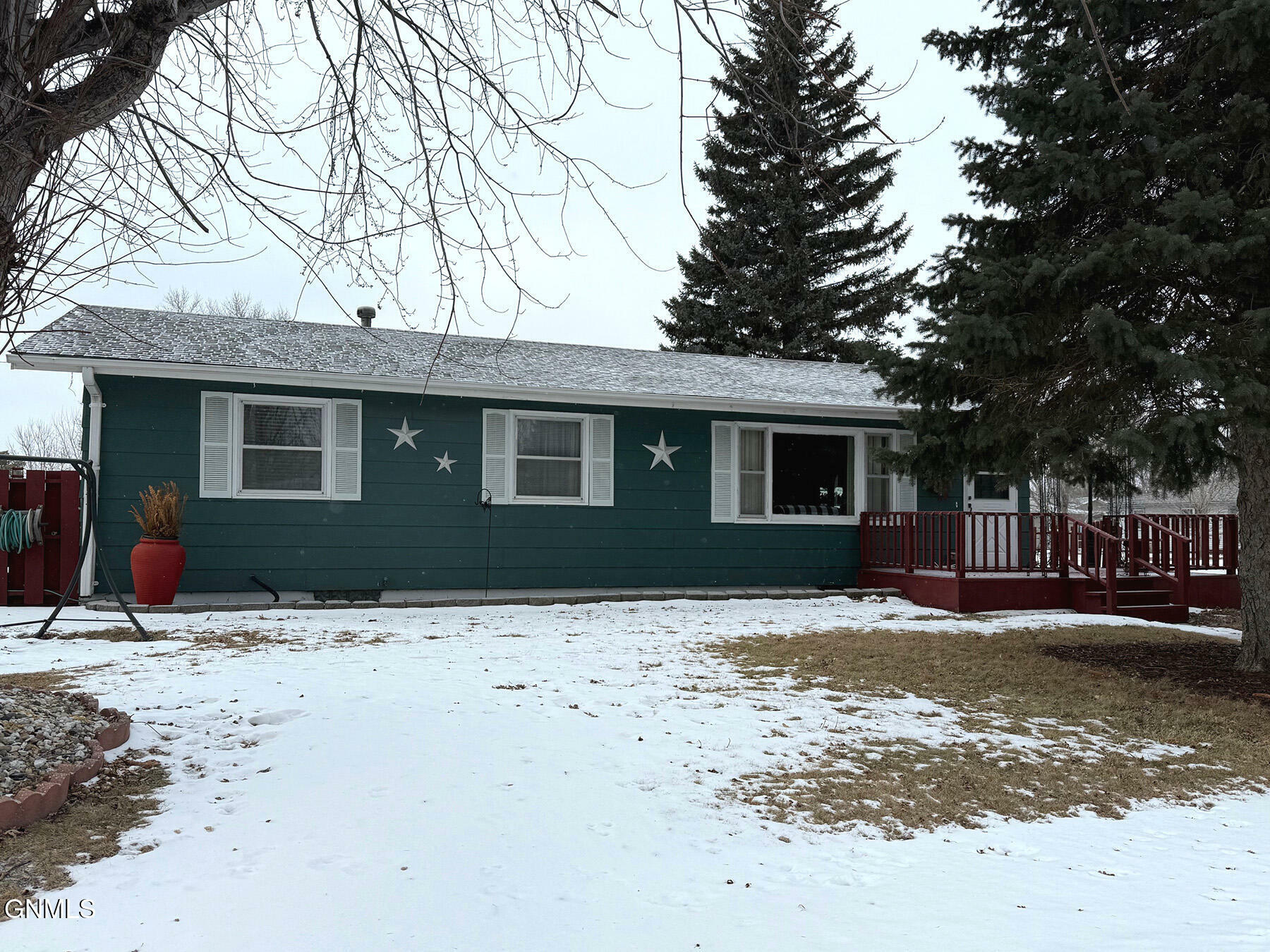 Property Photo:  1619 10th Avenue NE  ND 58401 