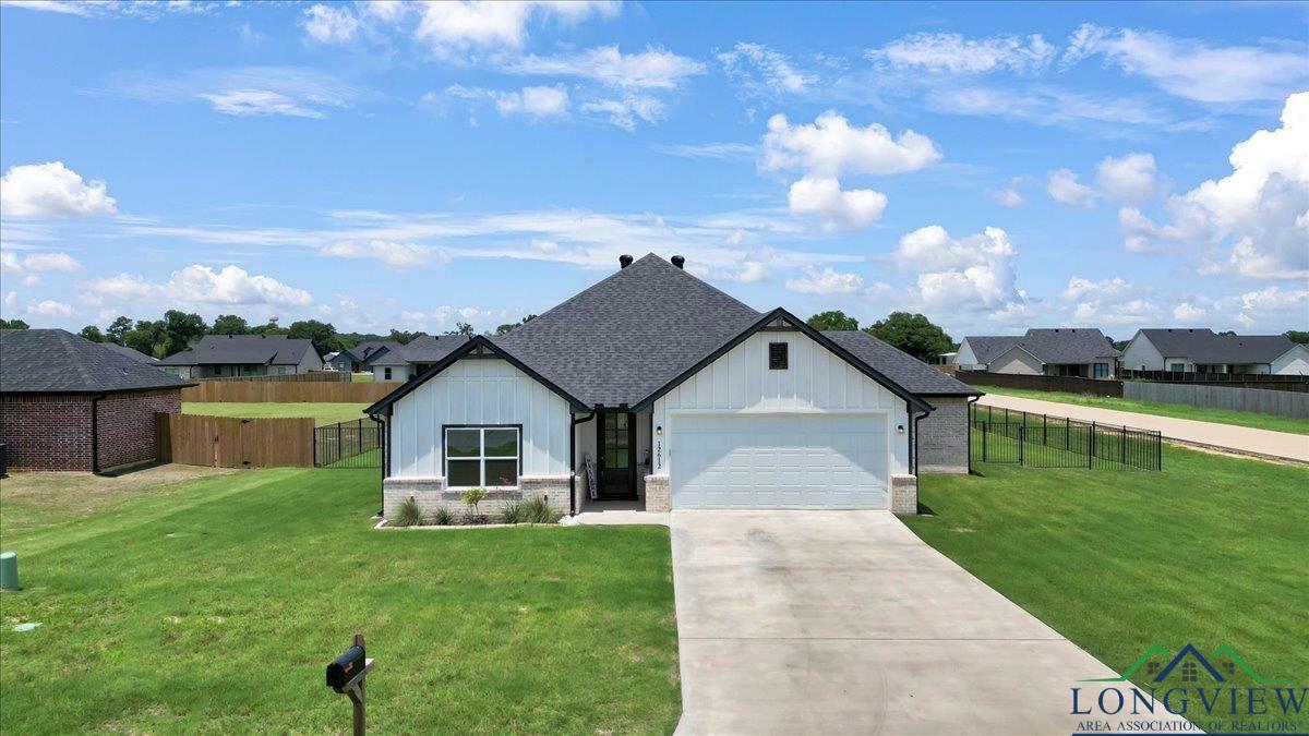 Property Photo: 12612 County Road 499 TX 75771