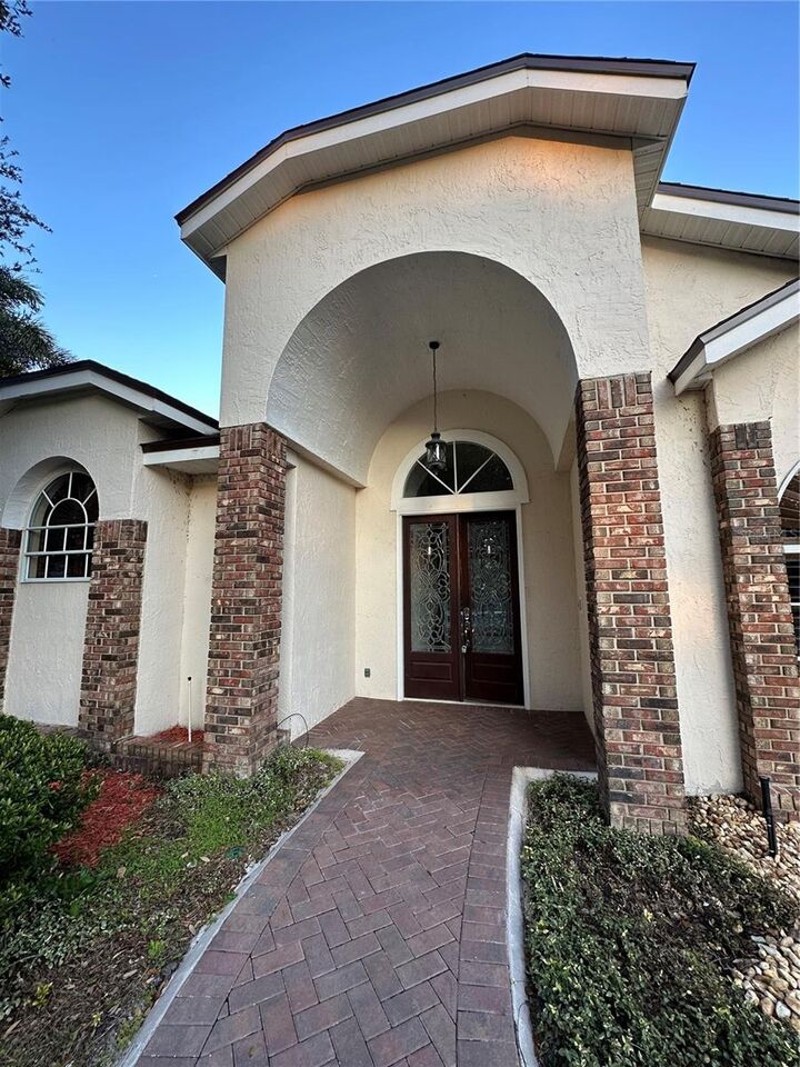 Property Photo:  7725 Apple Tree Circle  FL 32819 