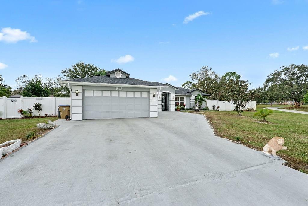 Property Photo:  918 San Paulo Way  FL 34758 