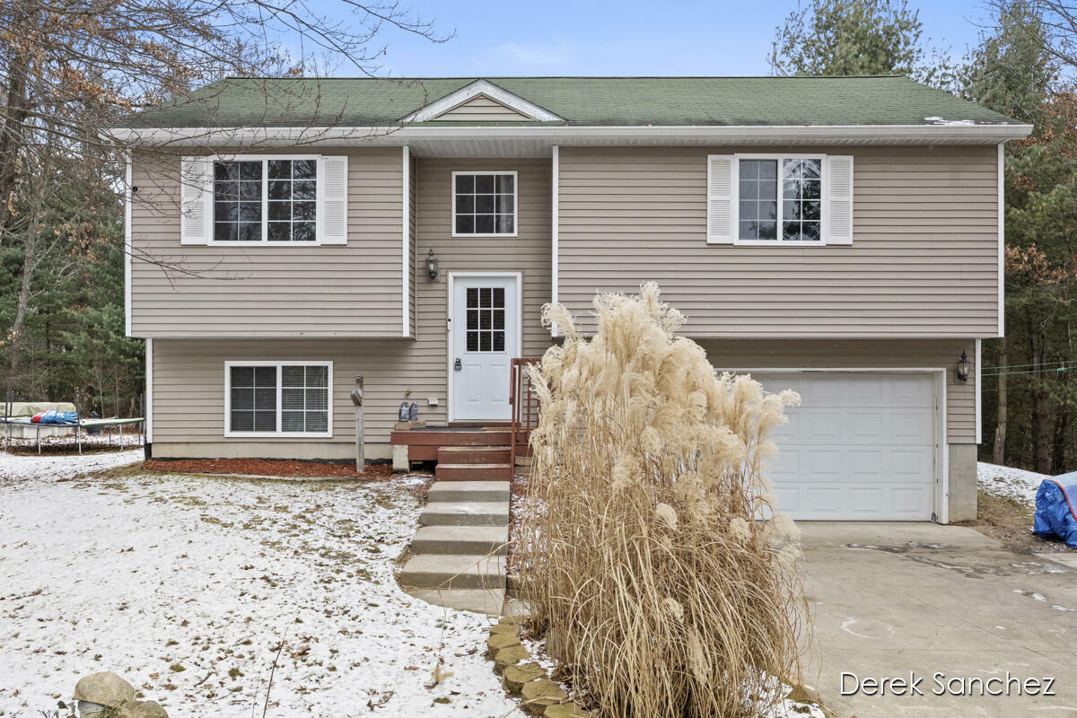 10922 Debbie Drive  Greenville MI 48838 photo