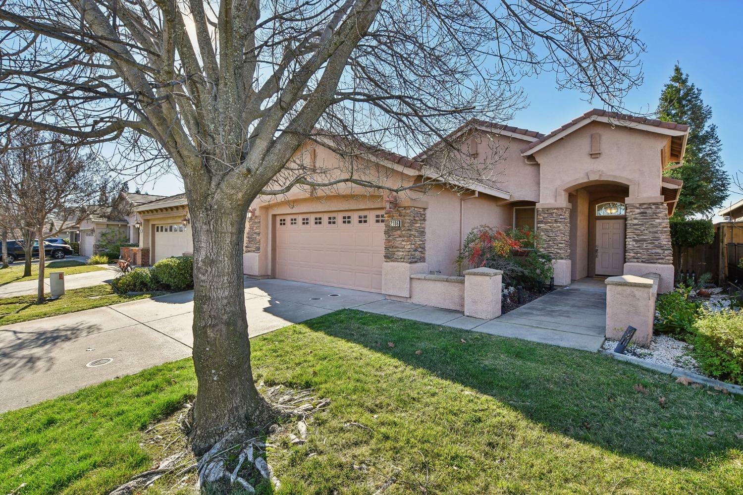 Property Photo:  2106 Horseshoe Glen Circle  CA 95630 