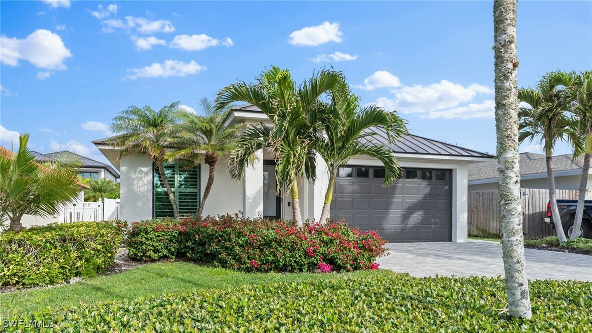 Property Photo:  561 94th Avenue N  FL 34108 