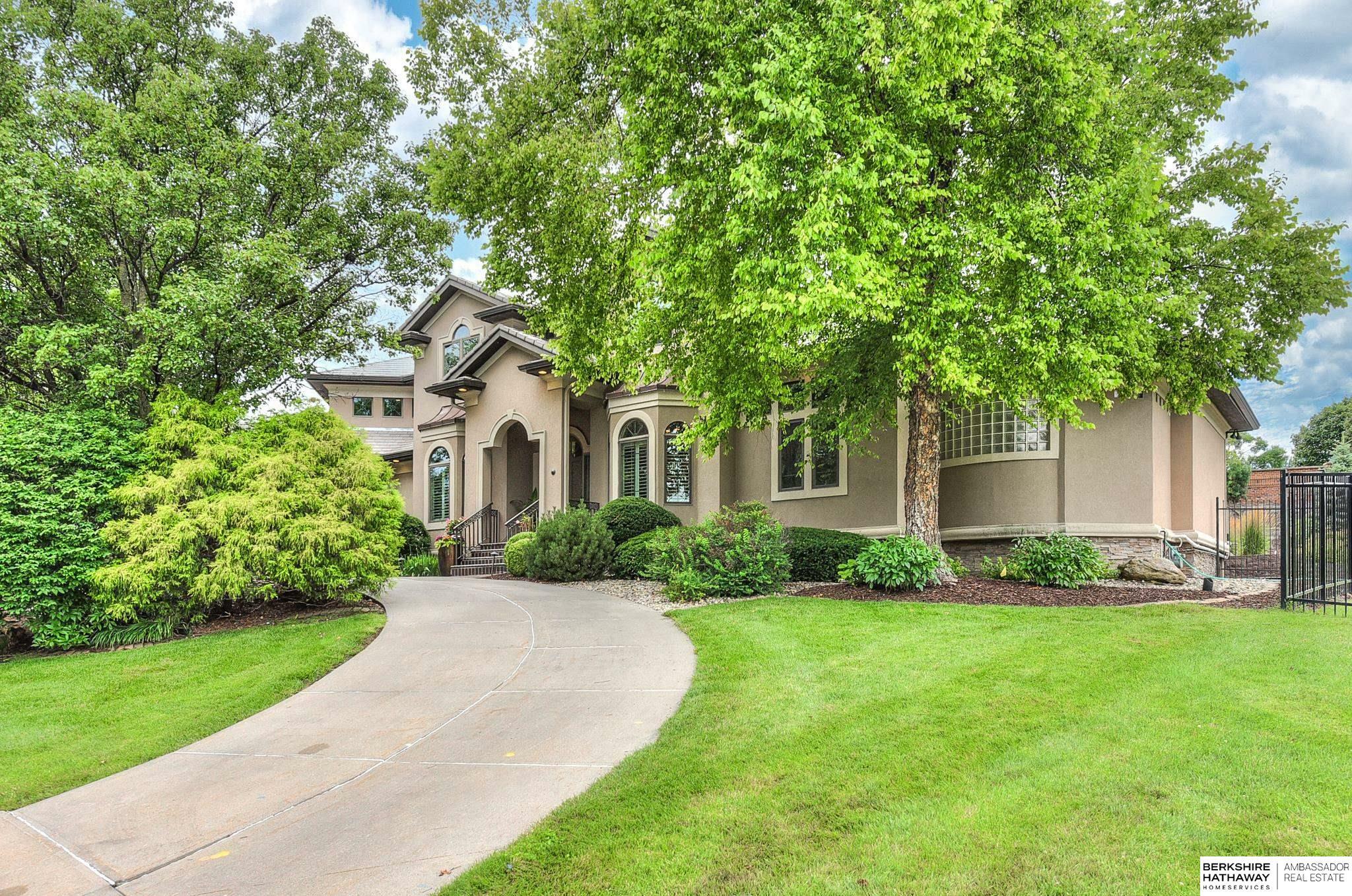 Property Photo: 930 N 143rd Avenue Circle NE 68154