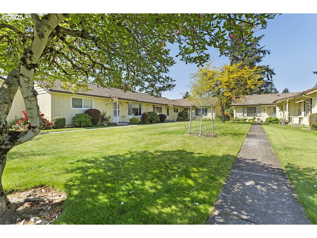Property Photo: 12395 SE Main St OR 97233
