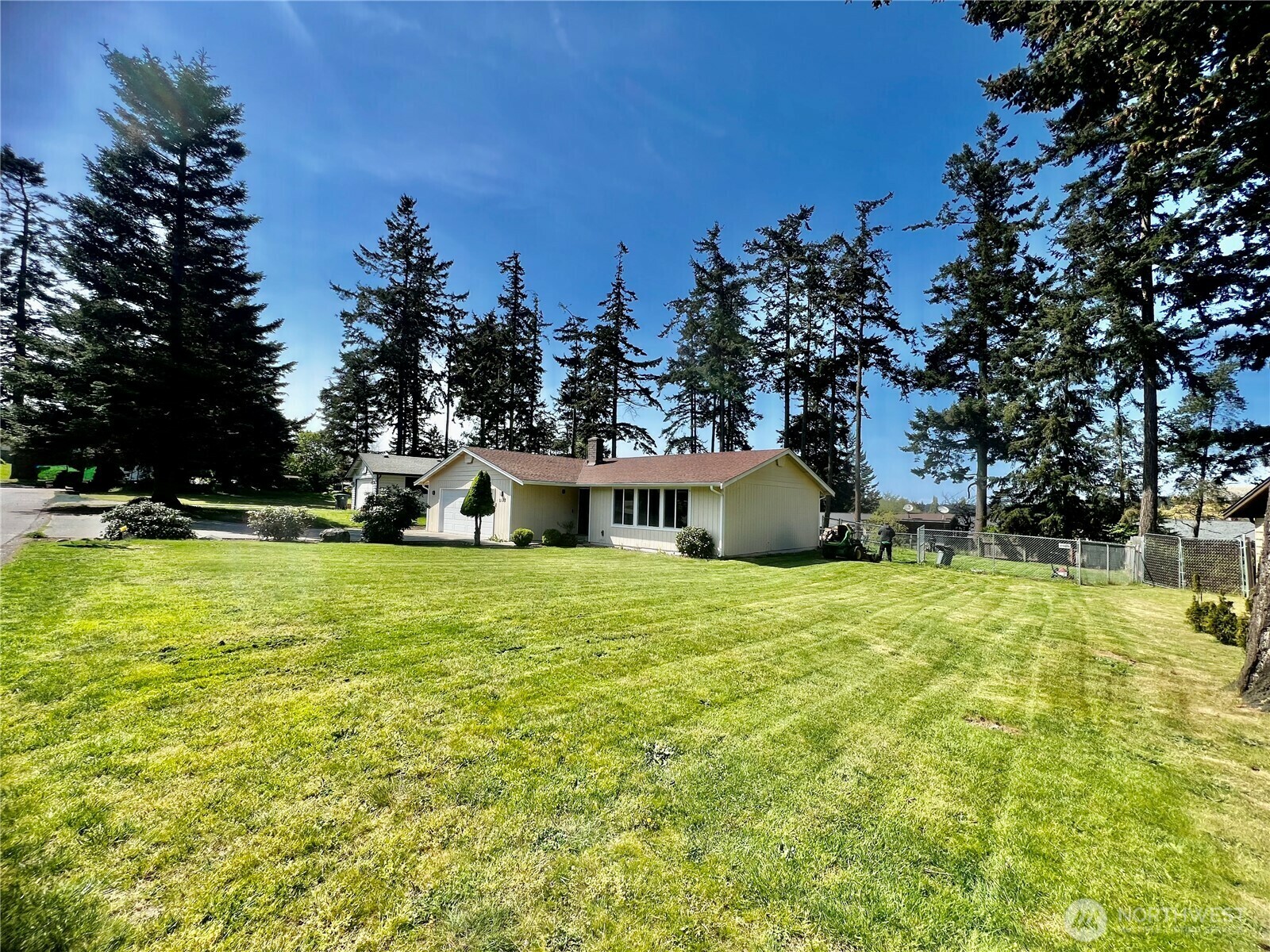 Property Photo: 2137 N Colonial Way WA 98277