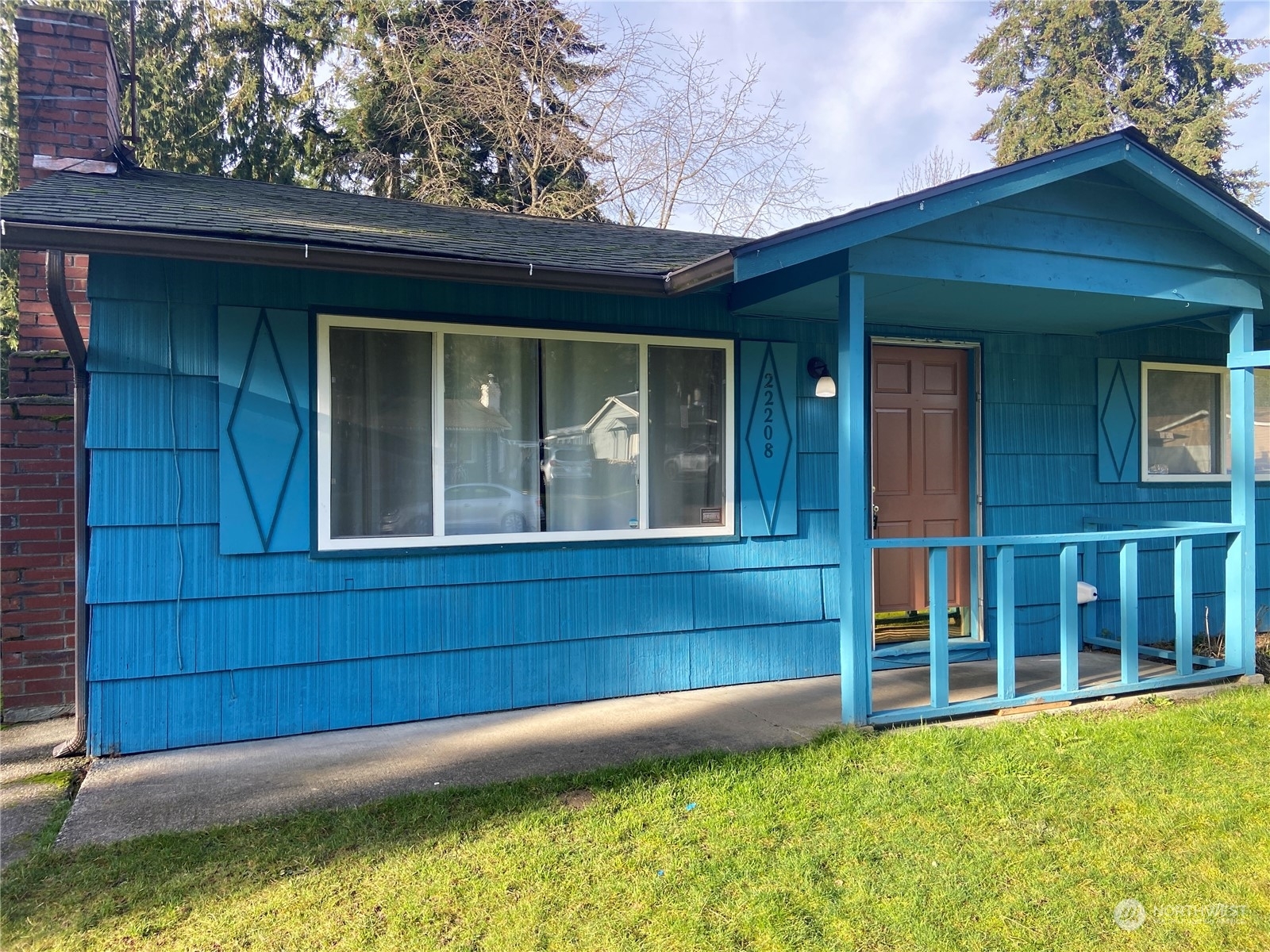 Property Photo:  22208  38th Avenue W  WA 98043 