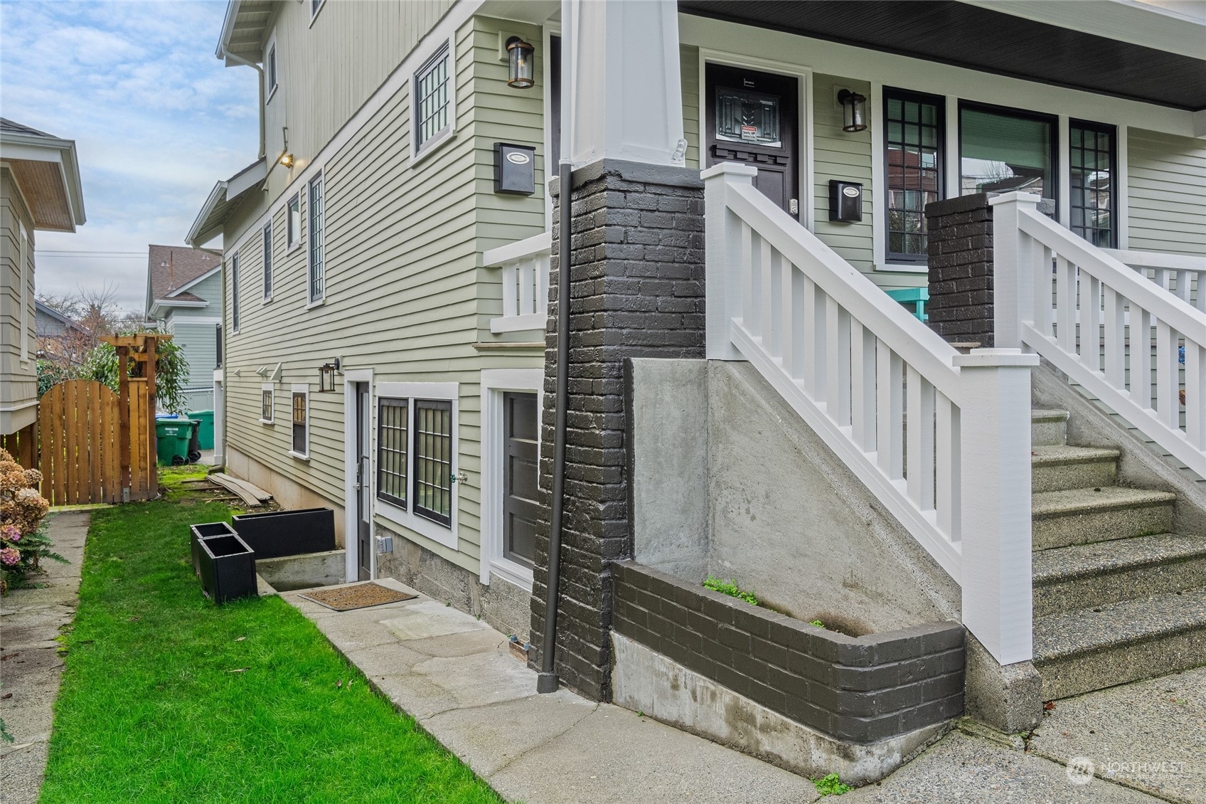 Property Photo:  1001 N 49th Street C  WA 98103 