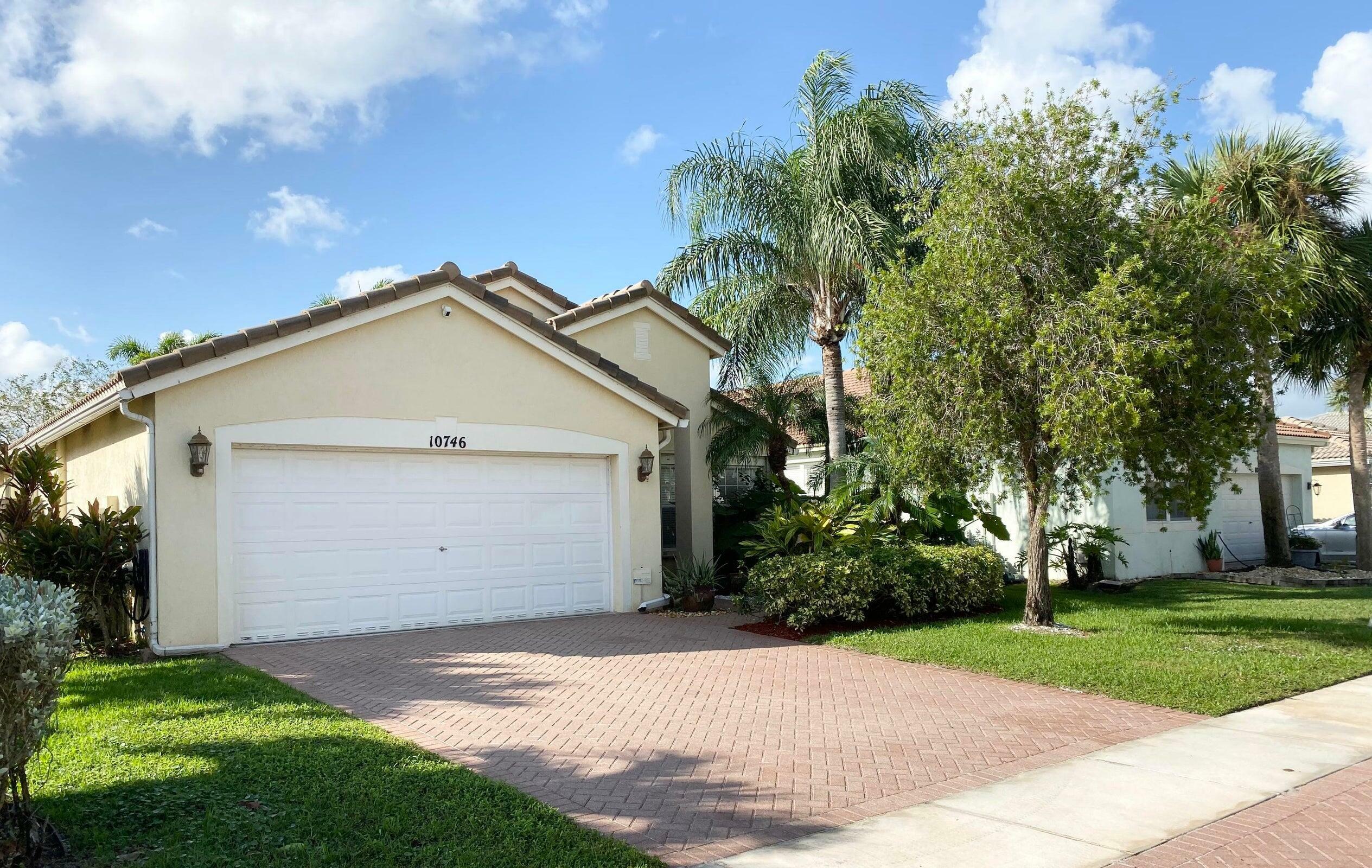 Property Photo:  10746 Oak Bend Way  FL 33414 