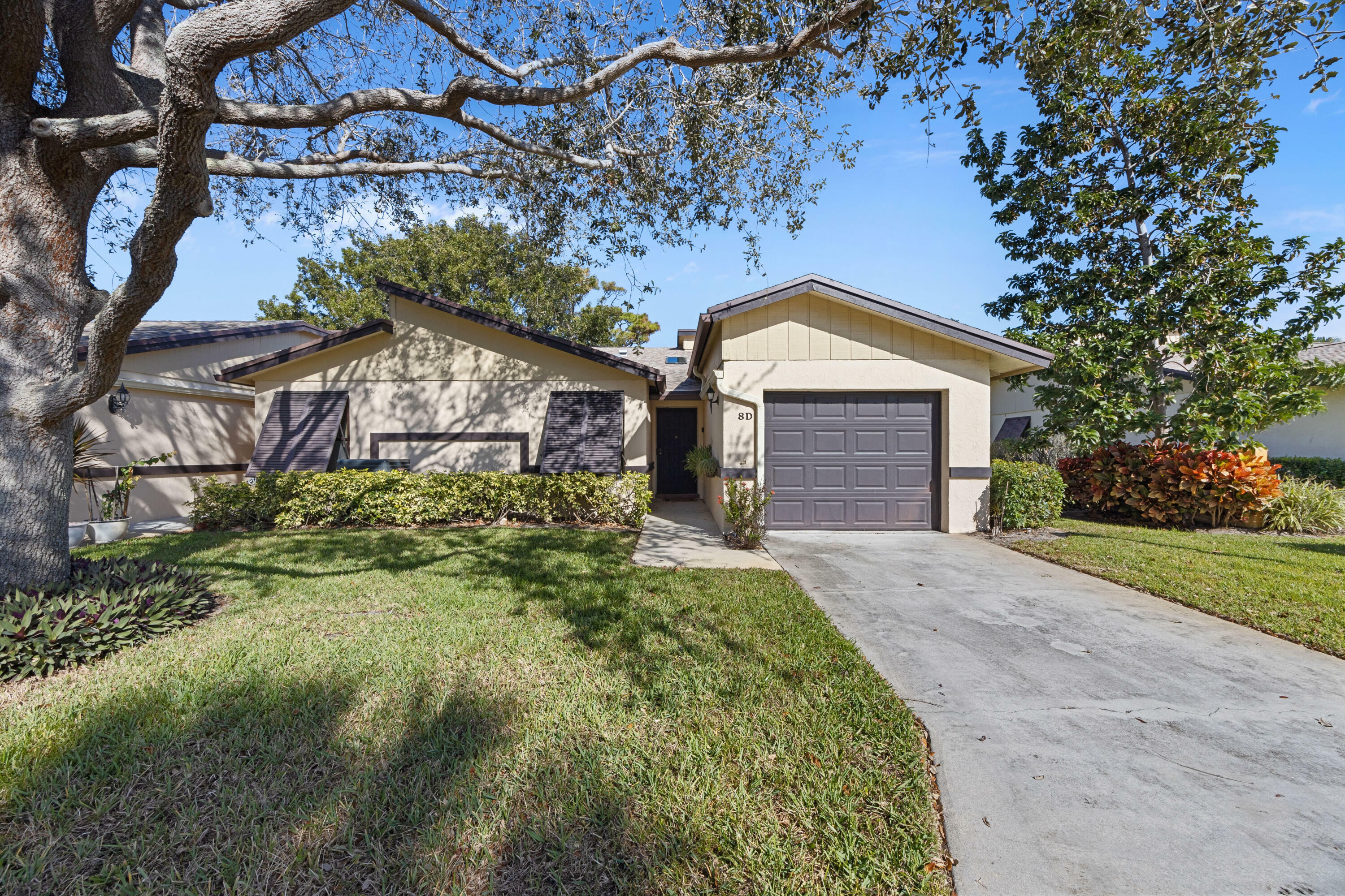 Property Photo:  8 Ridge Pointe Drive D  FL 33435 