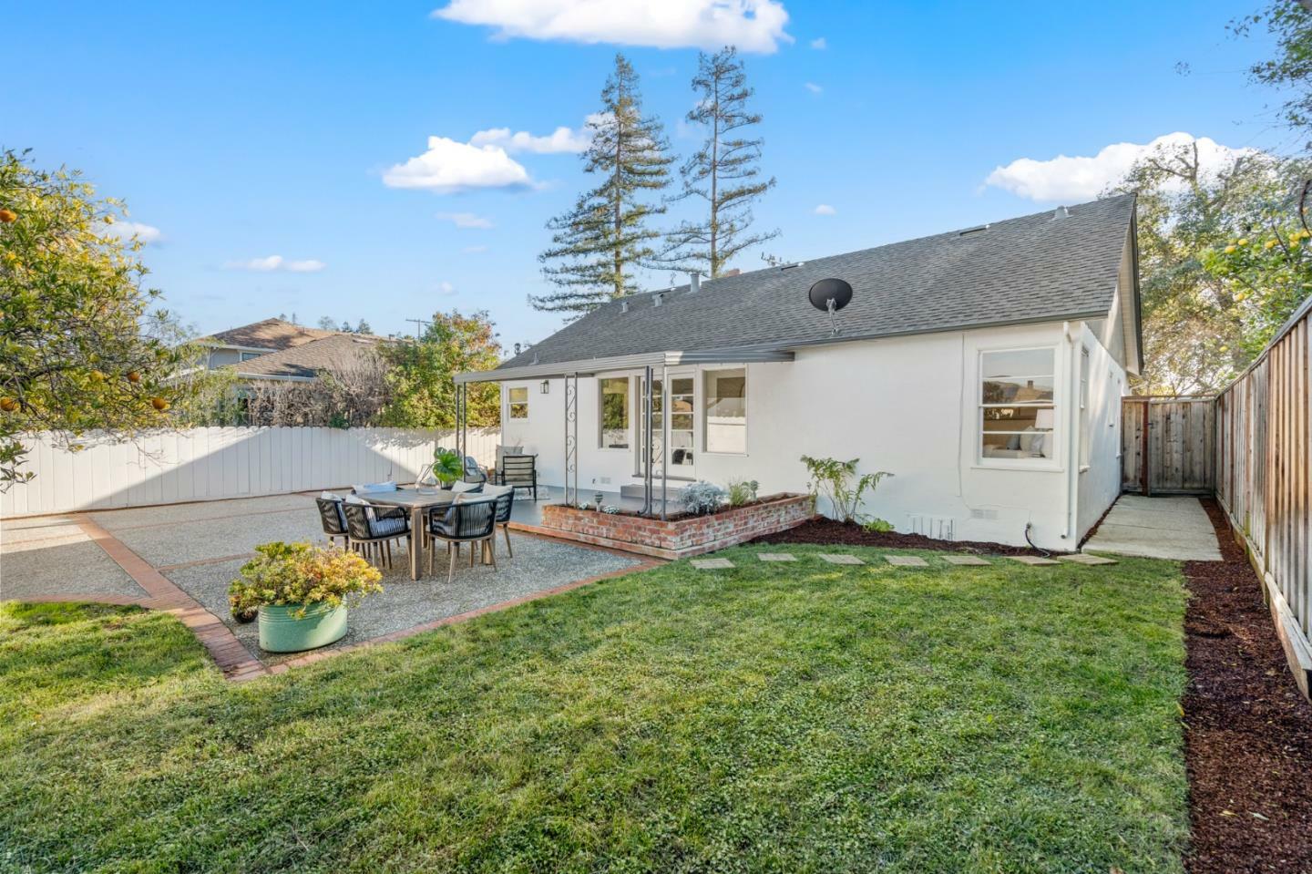 Property Photo:  1549 Union Avenue  CA 94061 