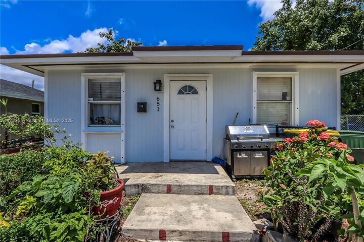 Property Photo:  651 SW 5th St  FL 33030 