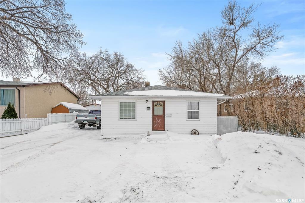 841 Hochelaga Street E  Moose Jaw SK S6H 0R2 photo