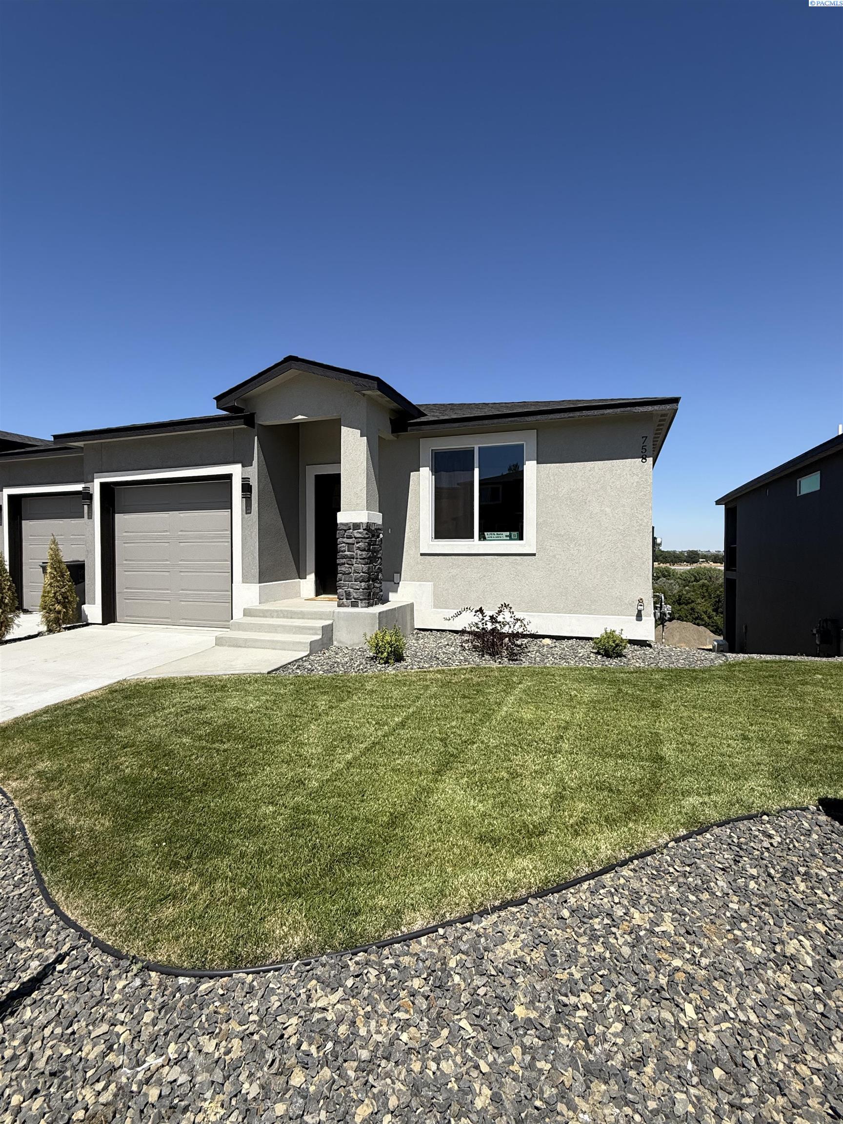 Property Photo:  758 Rio Vista Loop Lot48  WA 99352 