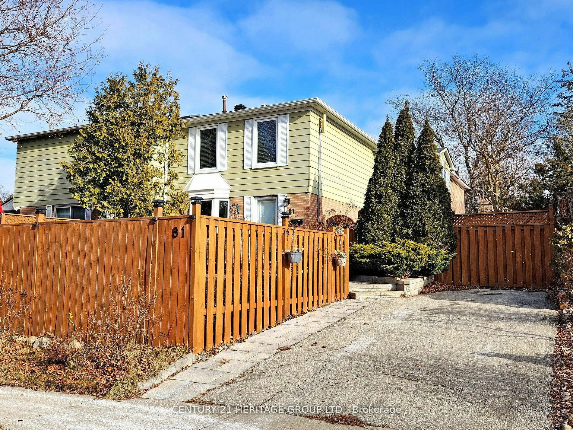 Property Photo:  81 Lillooet Cres Main  ON L4C 5A6 