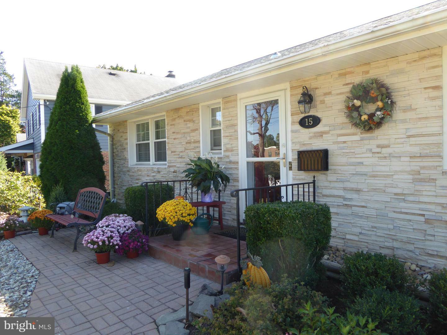 Property Photo:  15 Gainsboro Road  NJ 08648 