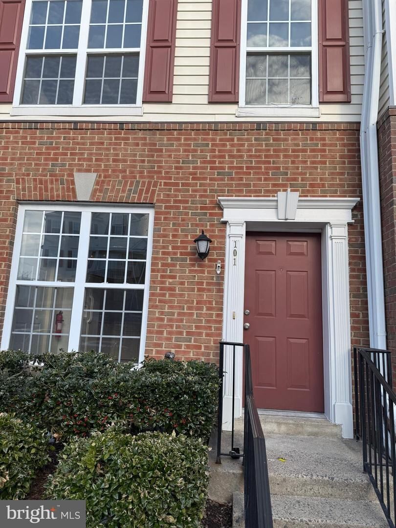 Property Photo: 2489 Quick Street 101 VA 20171