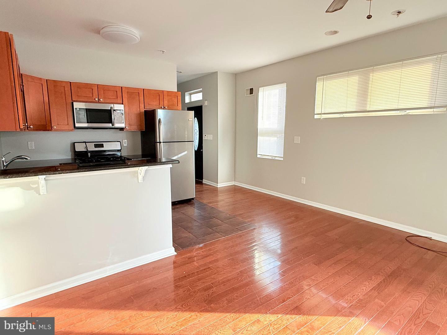 Property Photo:  1800 Reed Street 1  PA 19146 