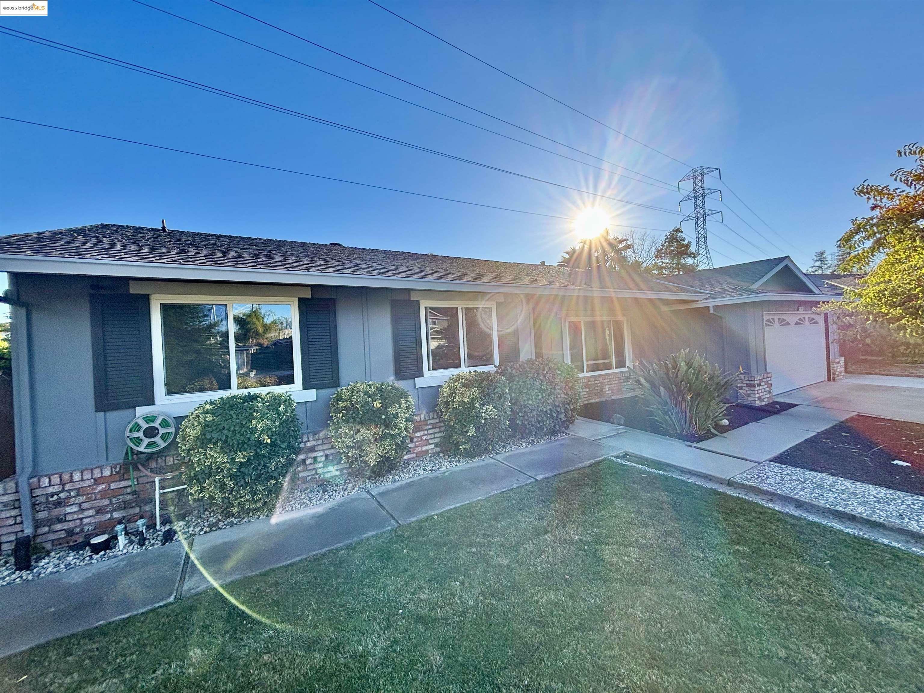 Property Photo:  3111 Greenridge Ct  CA 94509 