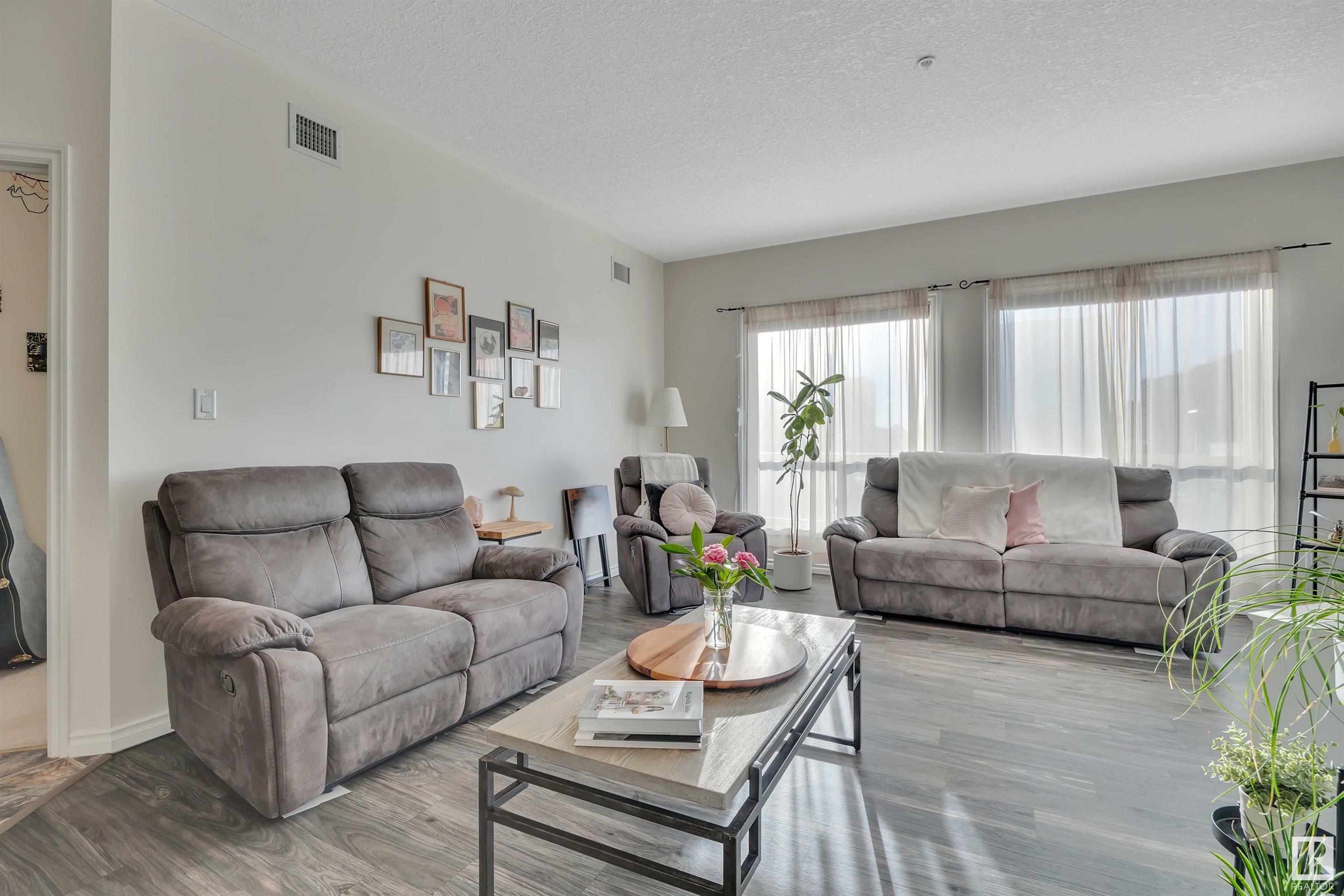 Property Photo:  10606 102 Avenue NW 402  AB T5J 5E9 