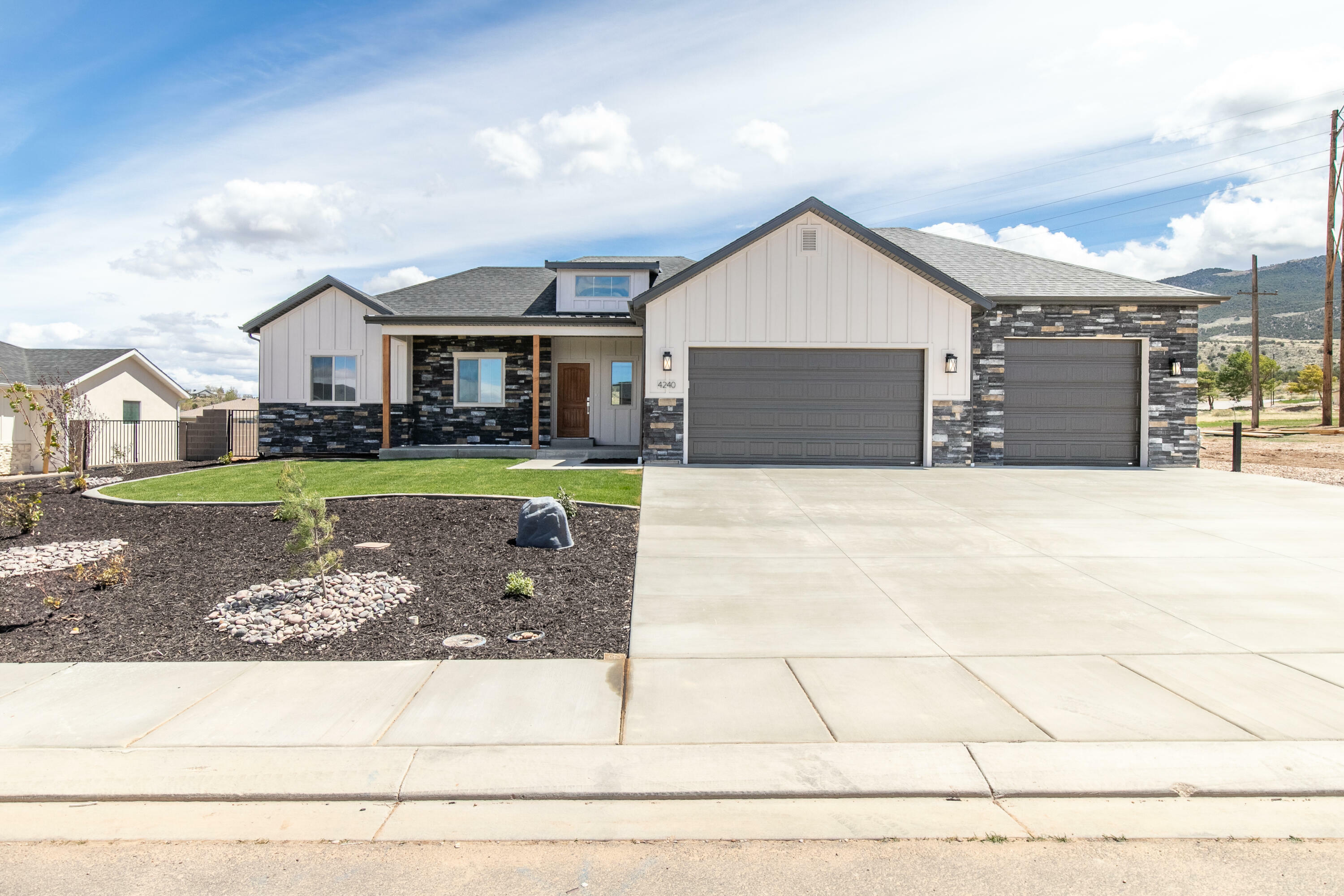 Property Photo: 4240 N Tomahawk Dr Lot 6 UT 84721