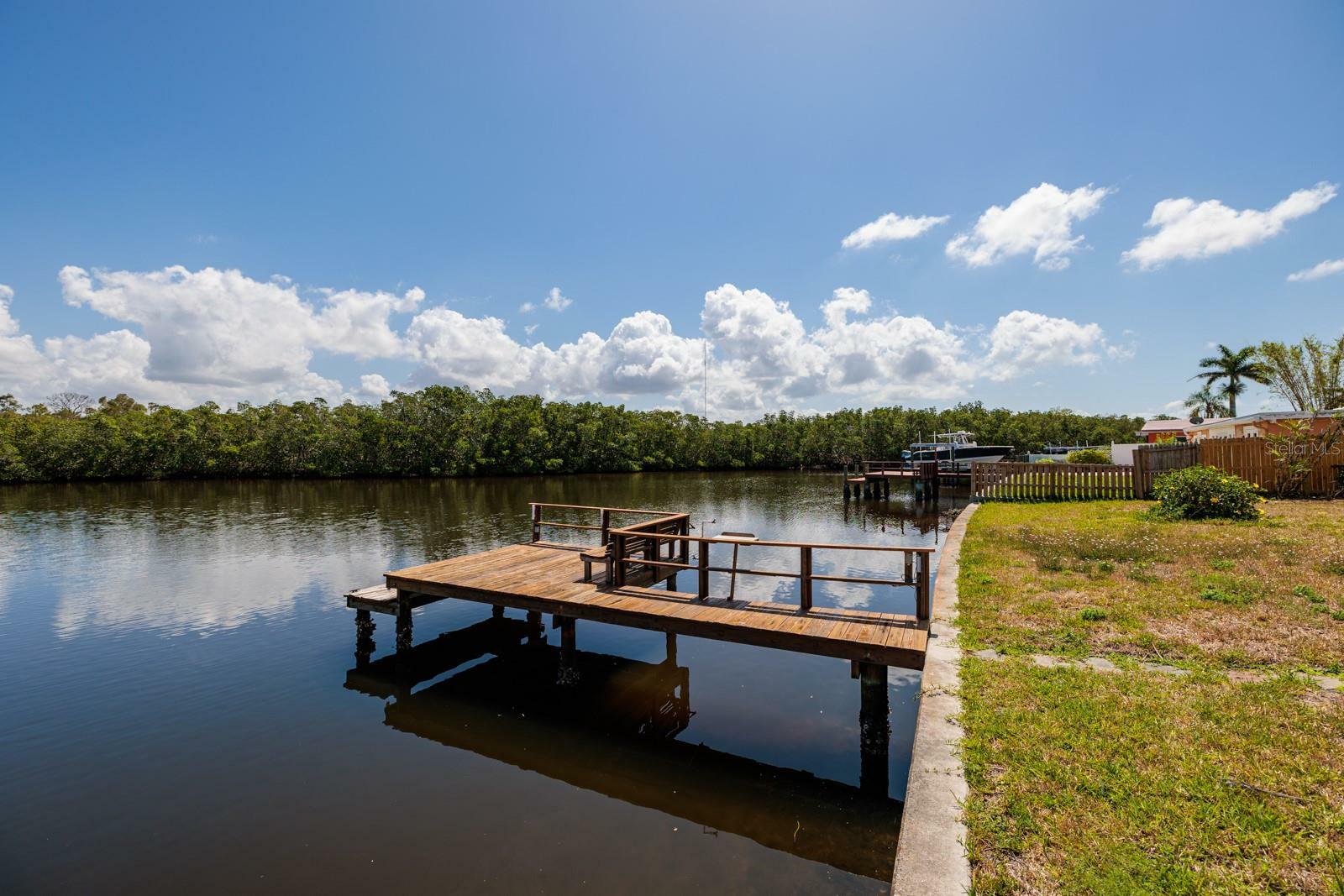 Property Photo: 9439 Sun Isle Drive NE FL 33702