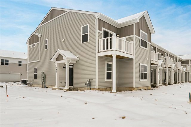 Property Photo: 181 Kingsport Drive IL 60177