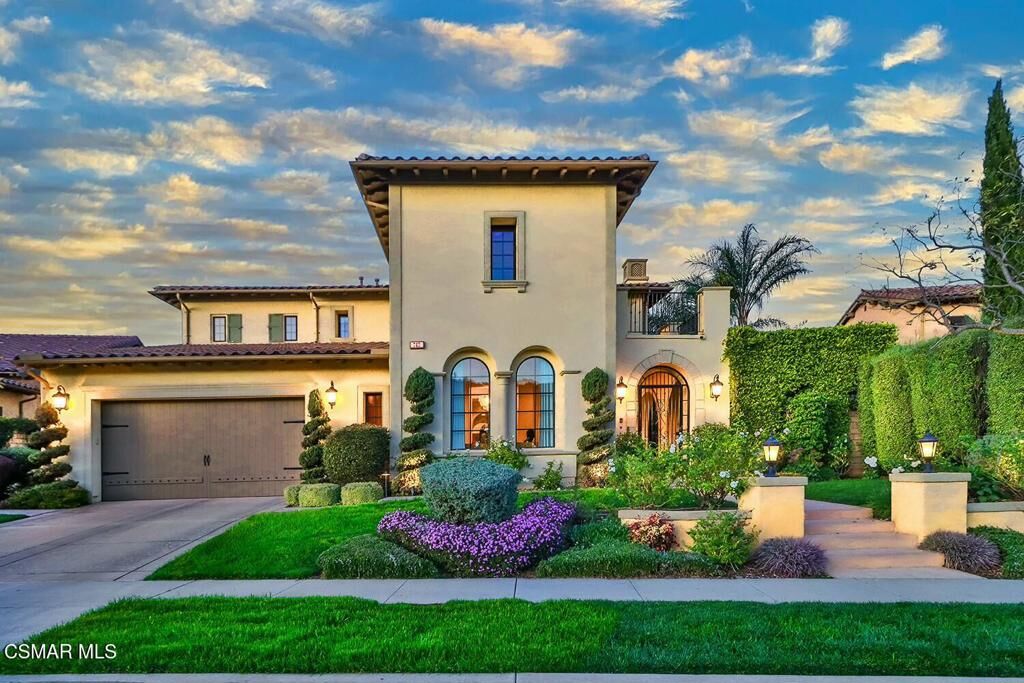 Property Photo:  742 Via Sedona  CA 91320 