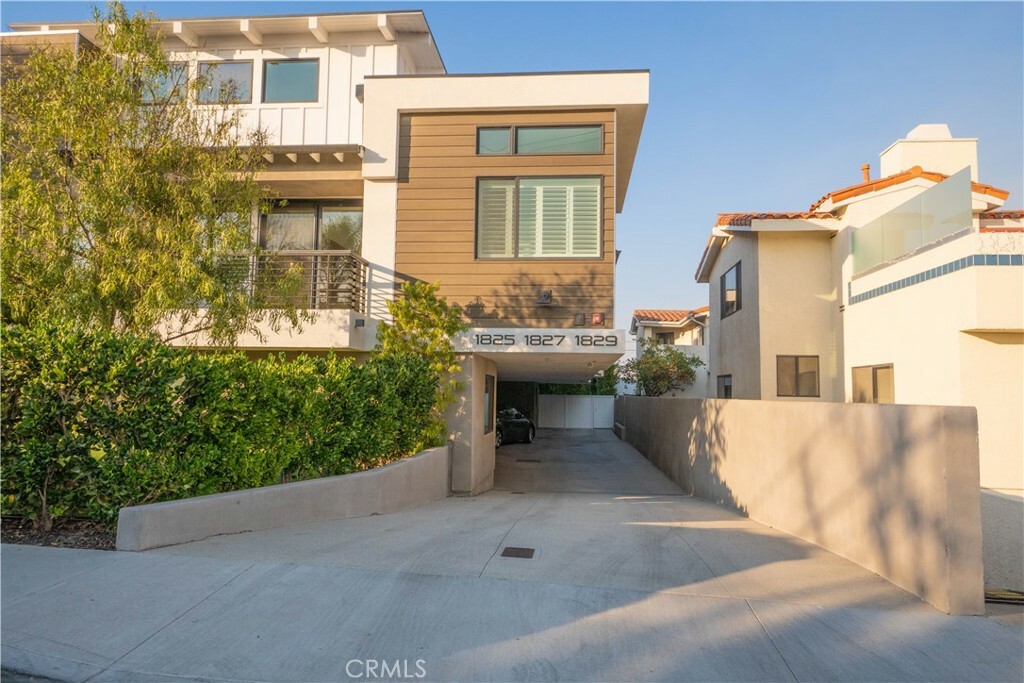 Property Photo: 1825 11th Street CA 90266