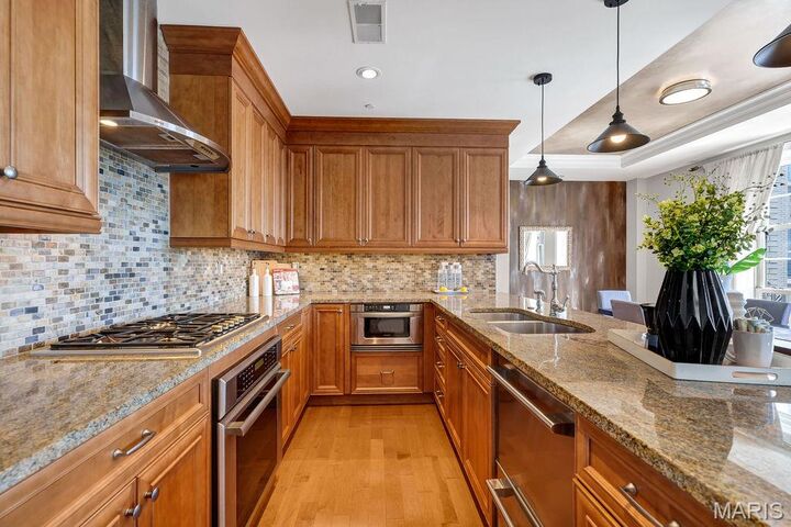 Property Photo: 232 N Kingshighway Boulevard 1201 MO 63108
