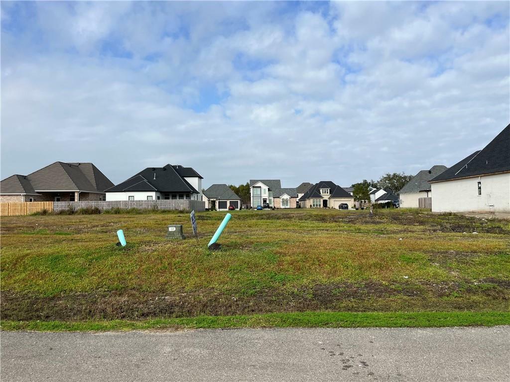 Property Photo:  105 Pintail Point  LA 70037 