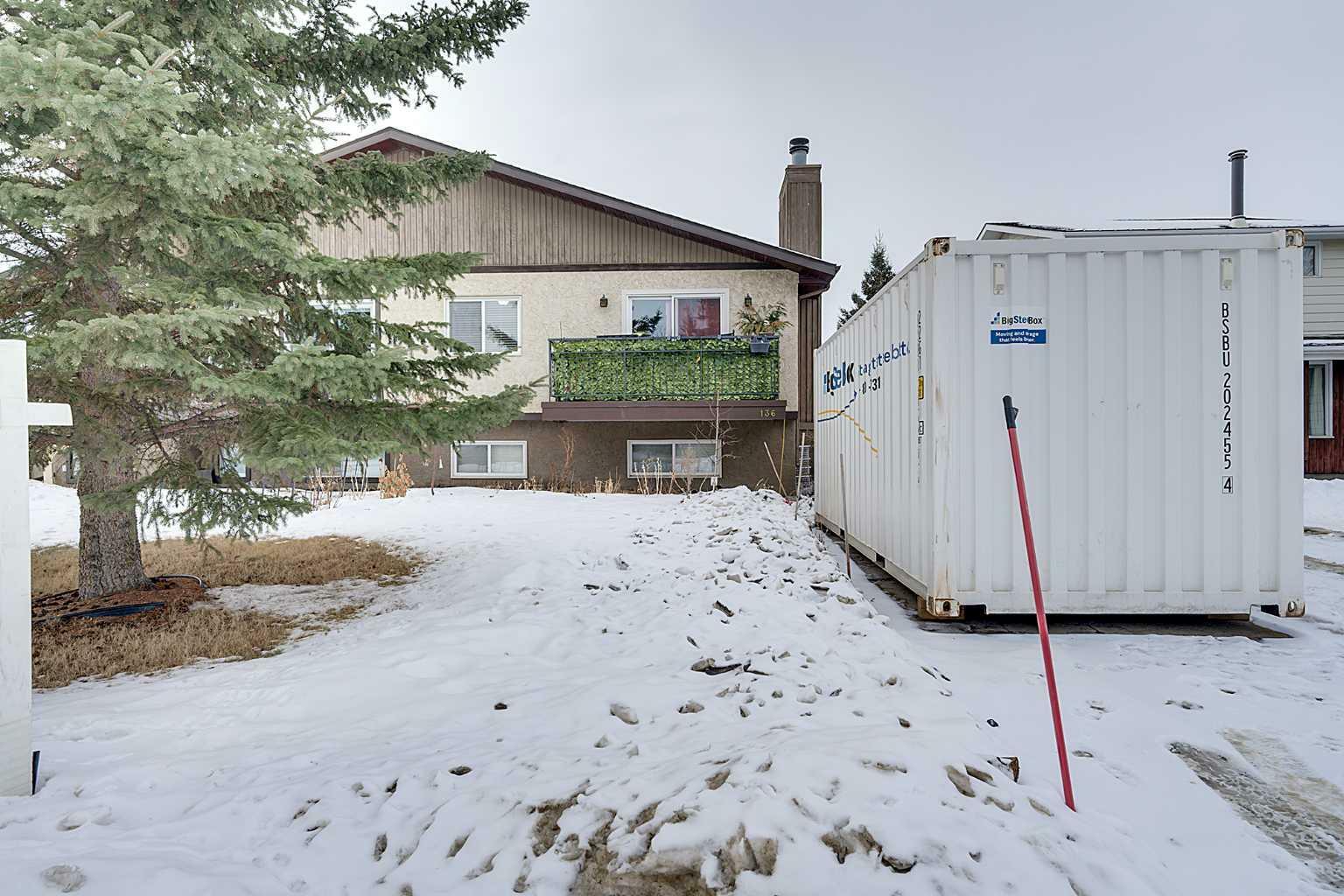 Property Photo:  136 Metcalf Avenue  AB T4R 1N8 