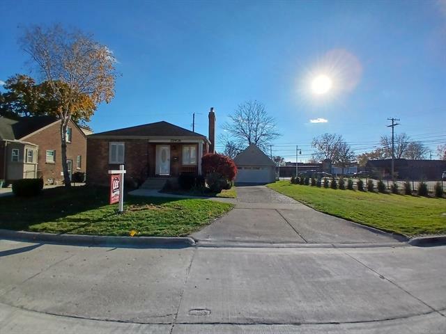 Property Photo: 22406 Madison Street MI 48081