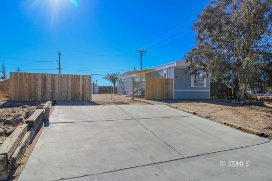 Property Photo:  1441 W Iowa Ave  CA 93555 