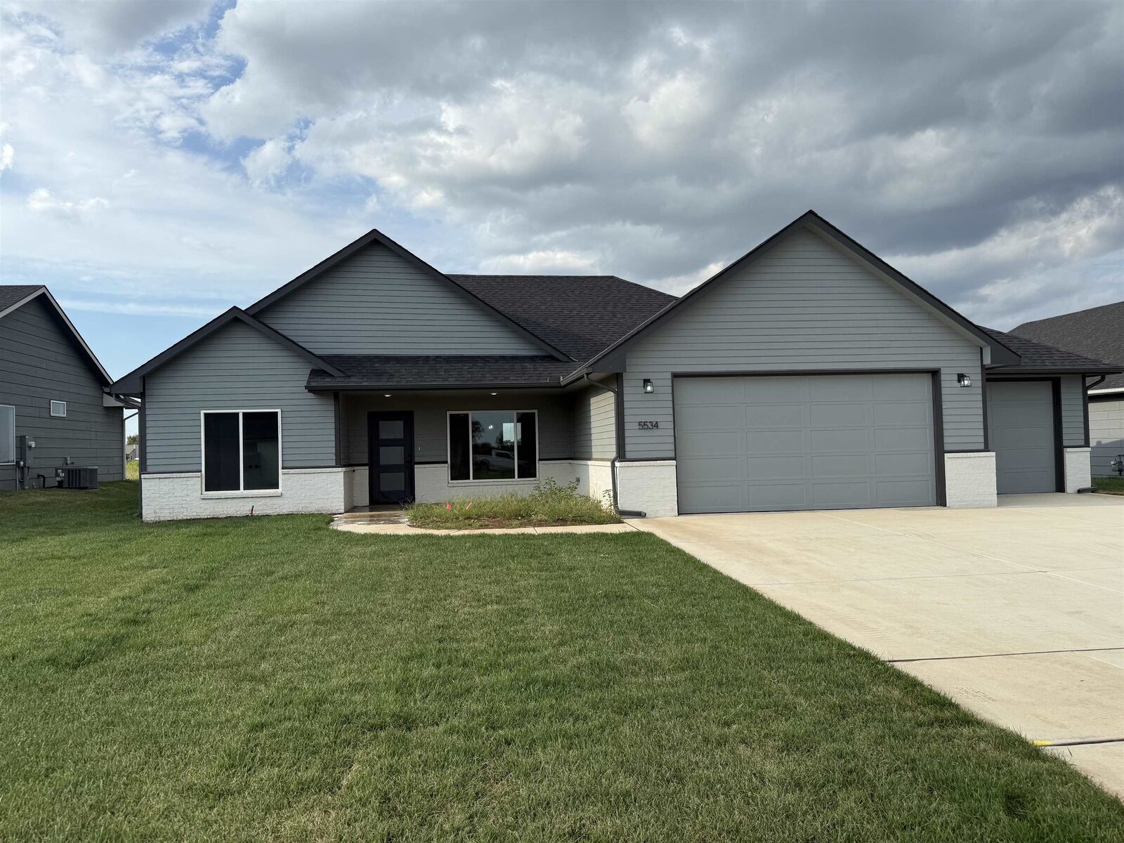 Property Photo: 5534 W 42nd Street South KS 67215