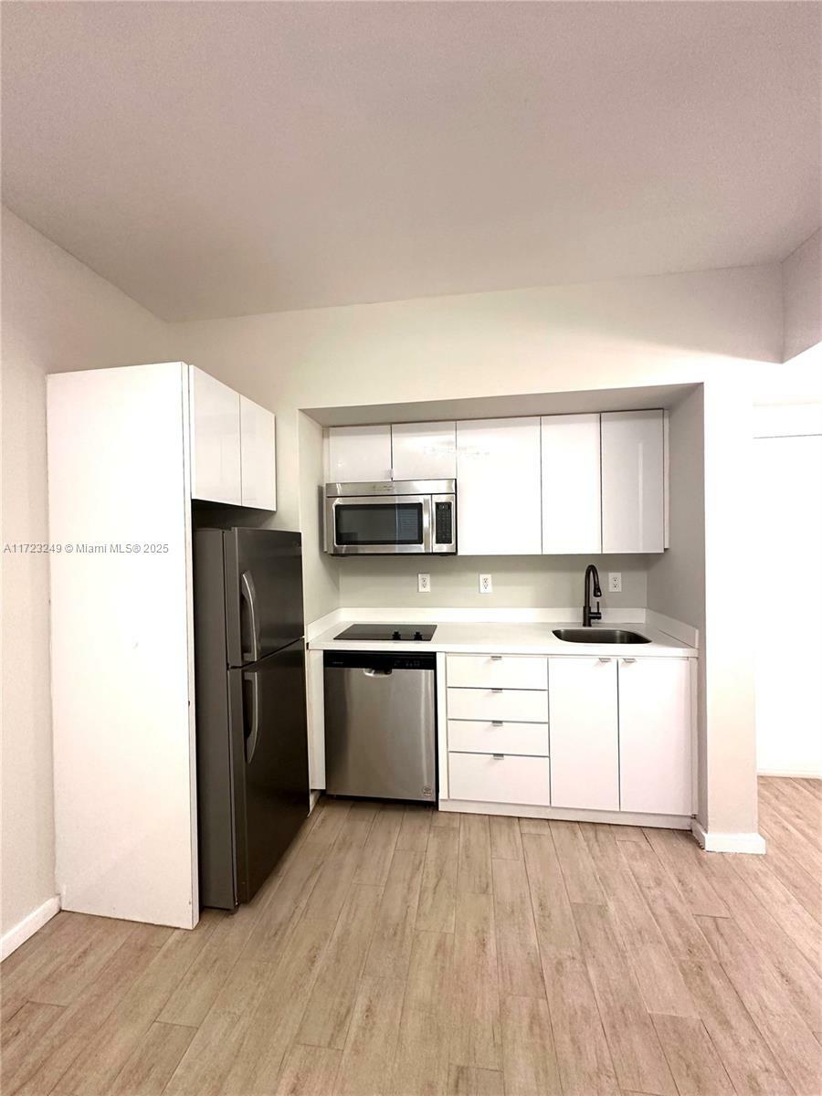 Property Photo:  1611 Meridian Ave 204  FL 33139 