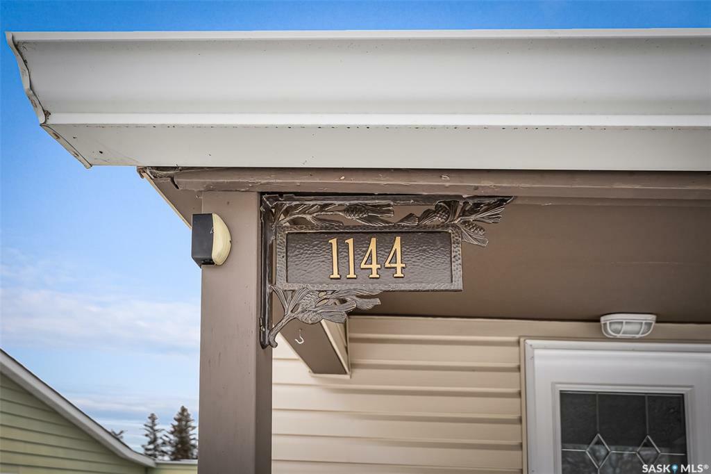 Property Photo:  1144 4th Avenue NE  SK S6H 1J3 