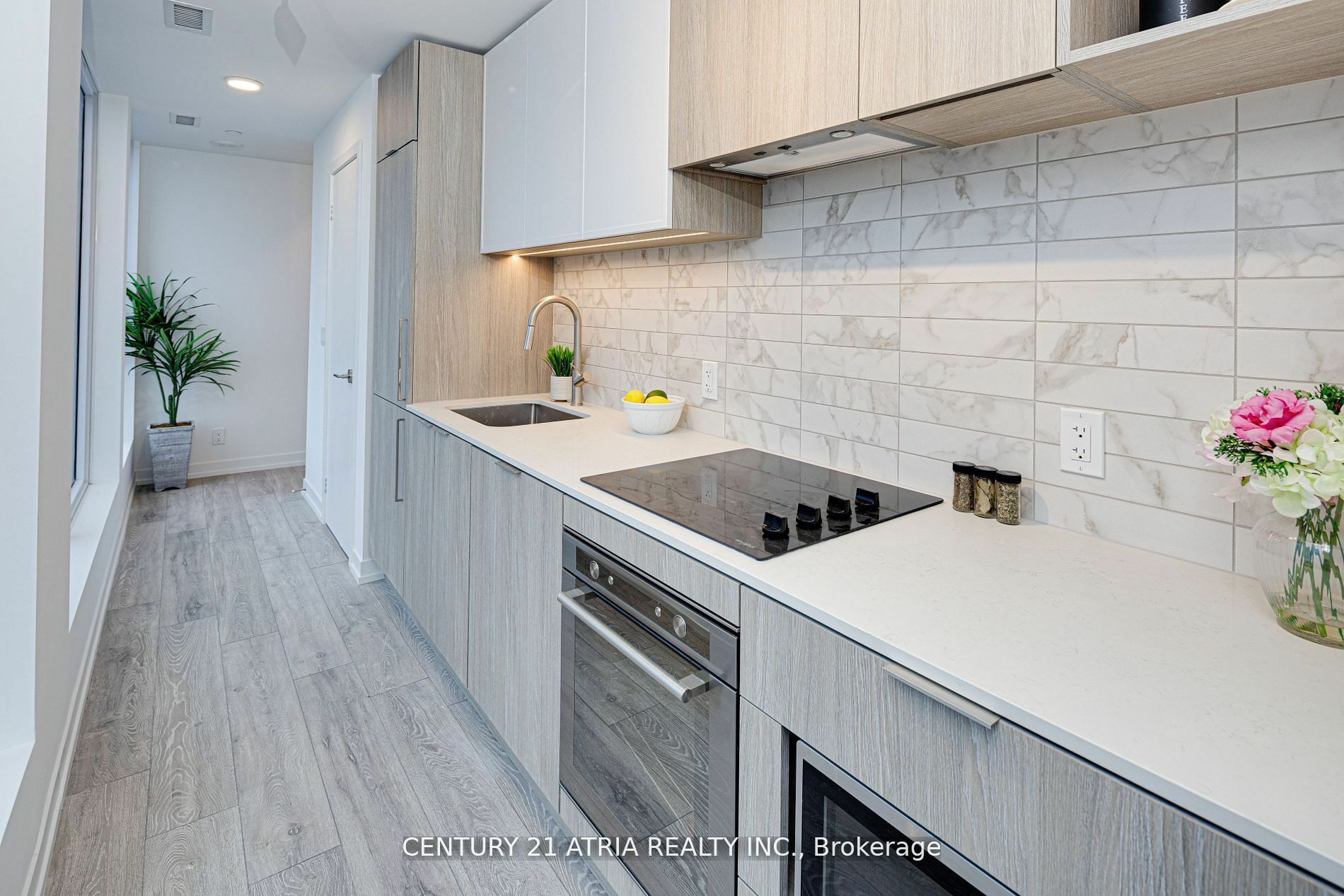 Property Photo:  2020 Bathurst St 1820  ON M5P 0A6 